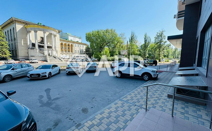 Первая линия, высокие потолки, без перегородок фото