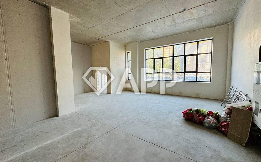 Первая линия, высокие потолки, без перегородок фото