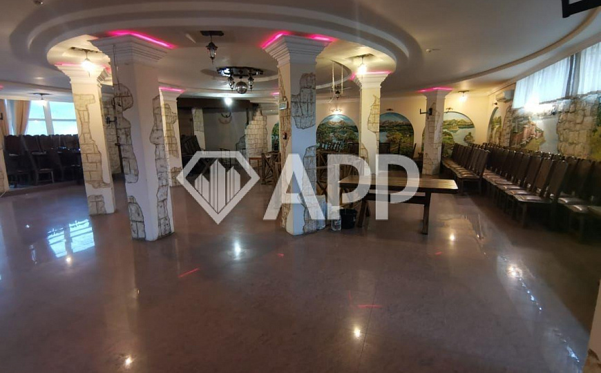 Продам торговое помещение, 380 м² фото