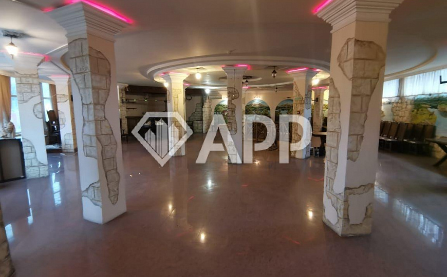 Продам торговое помещение, 380 м² фото