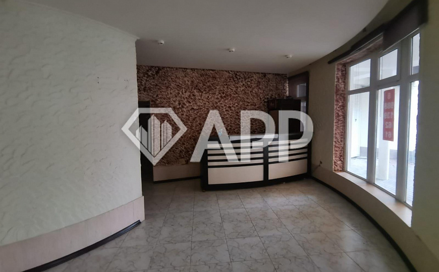 Продам торговое помещение, 380 м² фото