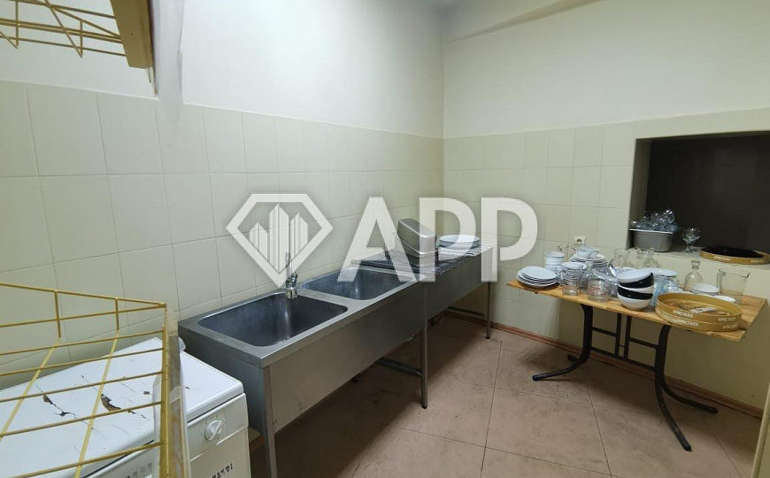 Продам торговое помещение, 380 м² фото