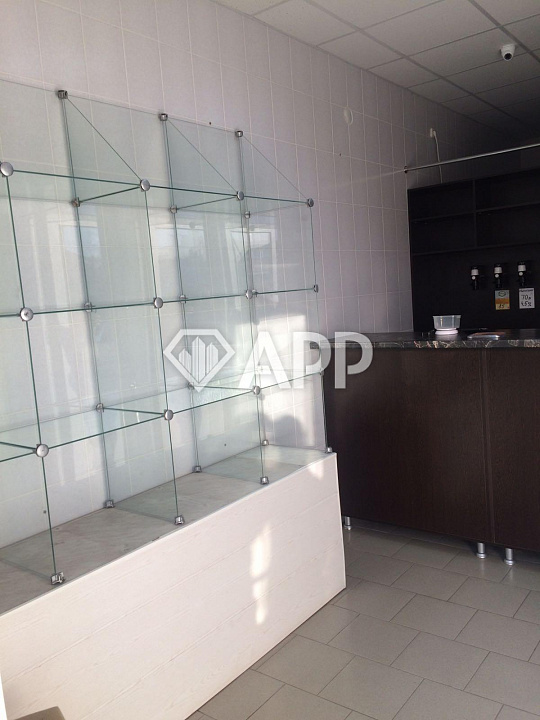 Сдам торговое помещение, 12 м² фото