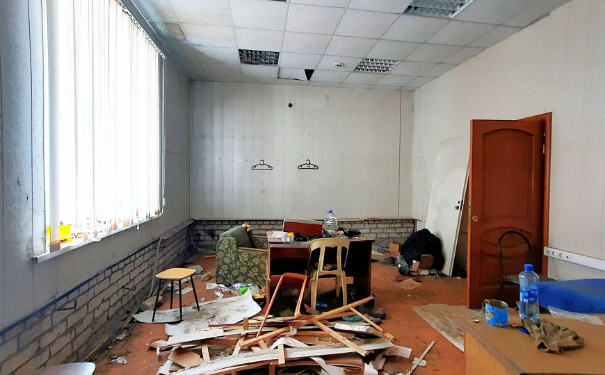 Продам здание, 2 100 м² фото