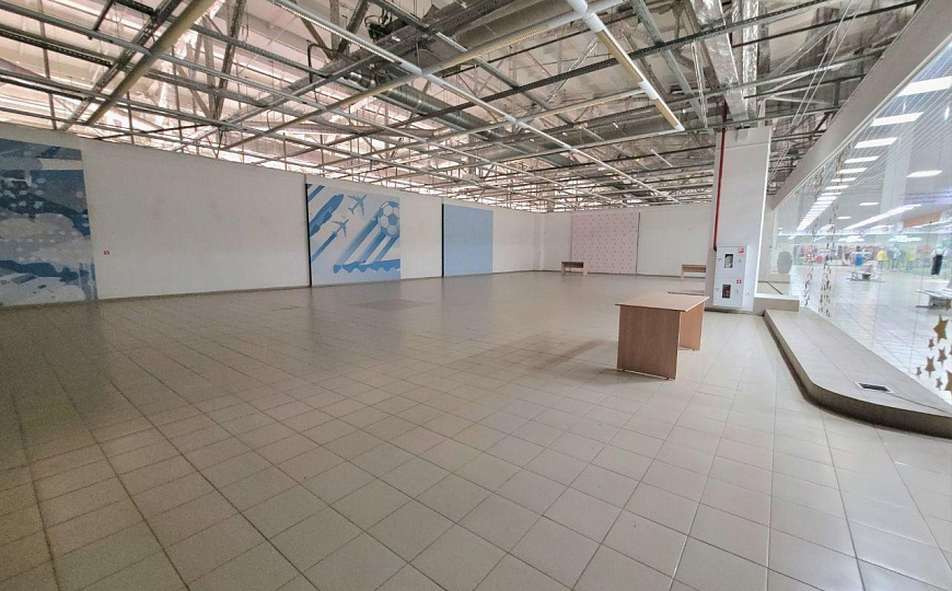 Торговая площадь в дискаунтер-центре фото