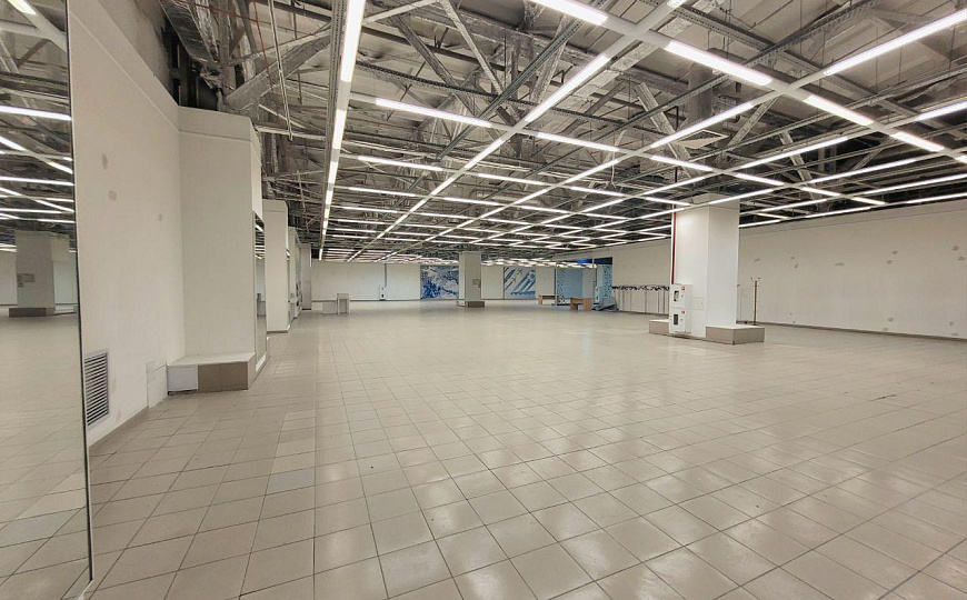 Торговая площадь в дискаунтер-центре фото