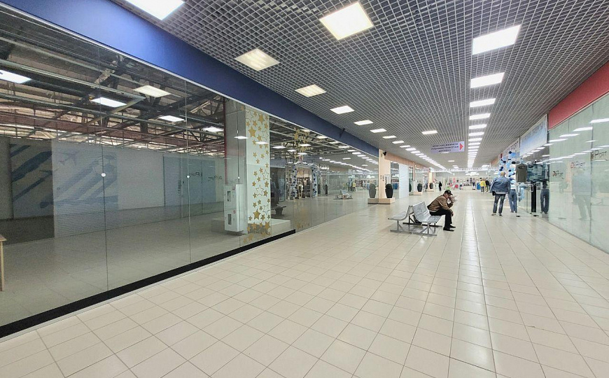 Торговая площадь в дискаунтер-центре фото