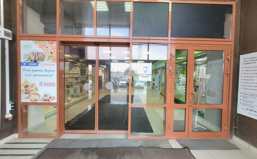 Торговая площадь в дискаунтер-центре фото