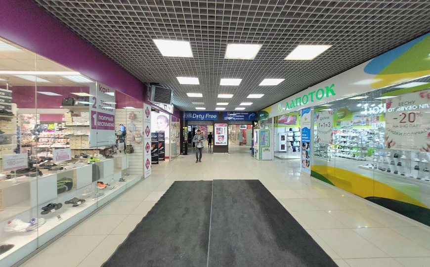 Торговая площадь в дискаунтер-центре фото