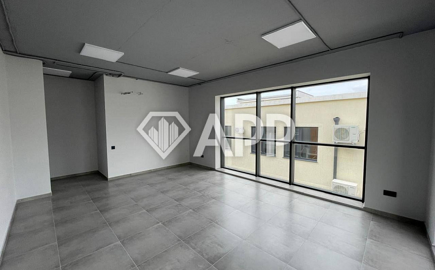 Продаю торгово-офисный центр, 858 м2 фото