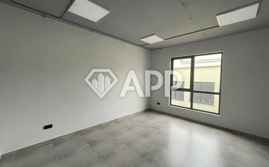 Продаю торгово-офисный центр, 858 м2 фото