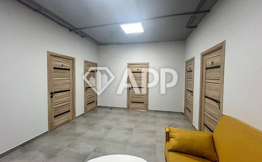 Продаю торгово-офисный центр, 858 м2 фото