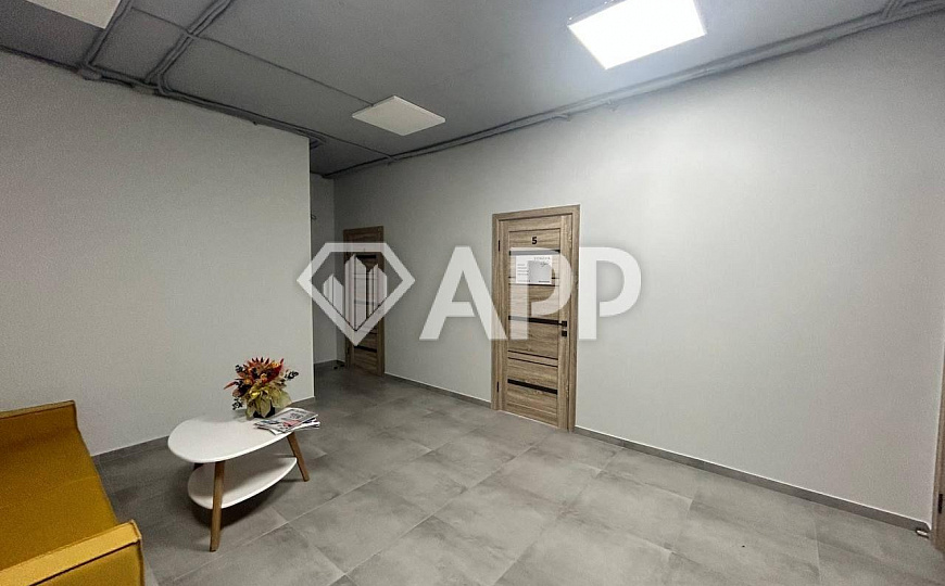 Продаю торгово-офисный центр, 858 м2 фото