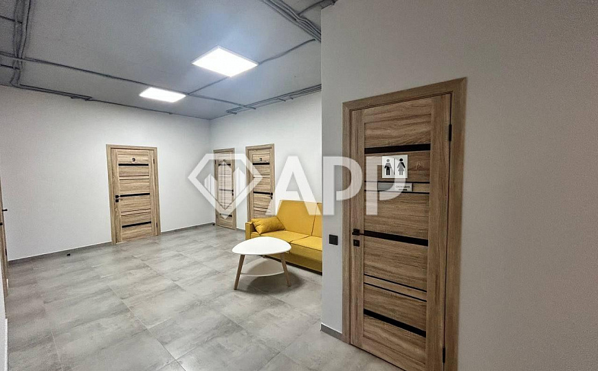 Продаю торгово-офисный центр, 858 м2 фото