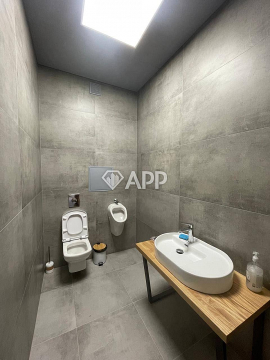 Продаю торгово-офисный центр, 858 м2 фото