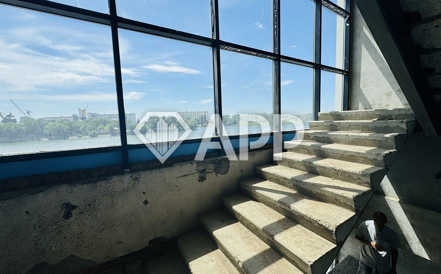 АРЕНДА/СДАМ/1400 м2/3 этаж / вид на дон/ парковка 155 мест фото