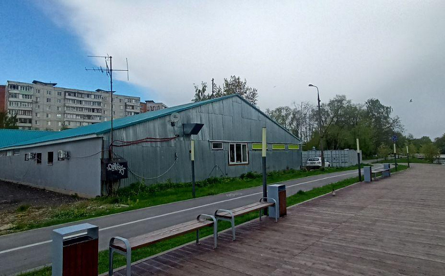 Продаётся торговый комплекс 1.337 м² с земельным участком. фото