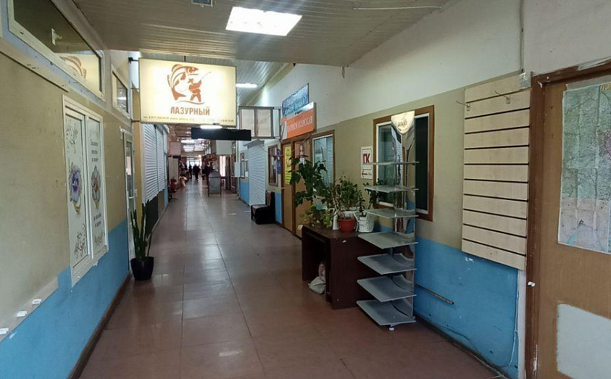 Продаётся торговый комплекс 1.337 м² с земельным участком. фото