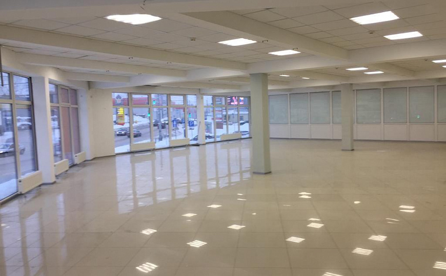 Сдам торговое помещение, 300 м² фото