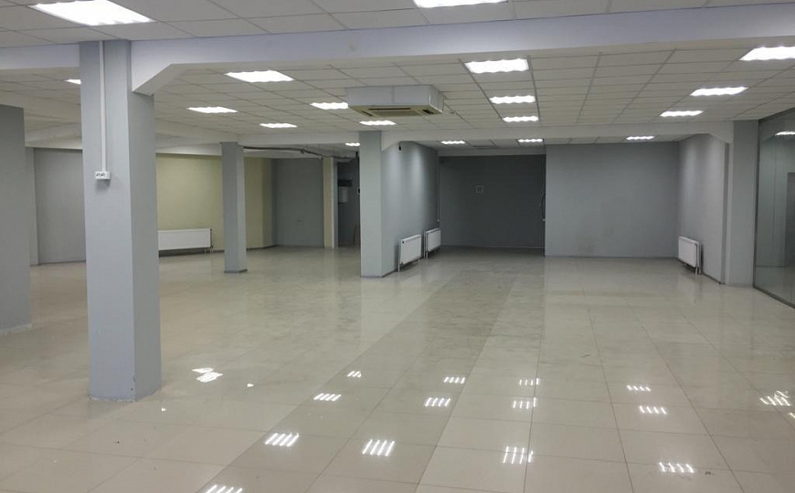Сдам торговое помещение, 300 м² фото