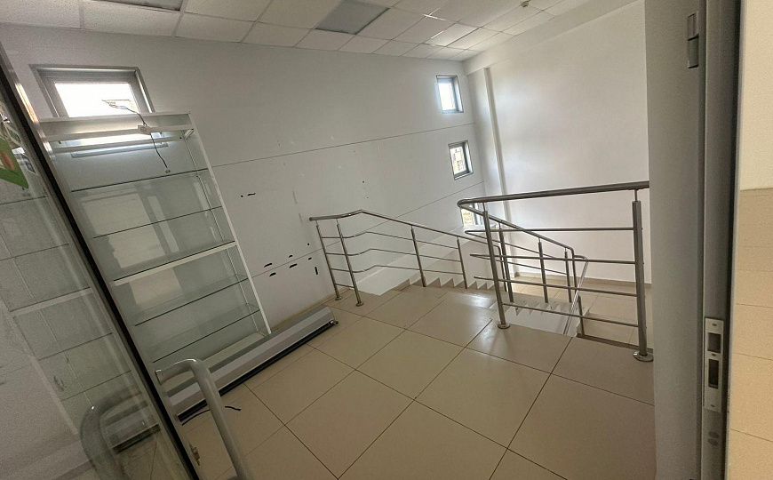 Помещение свободного назначения 180 м² фото