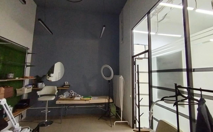 Сдам торговое помещение, 17 м² фото