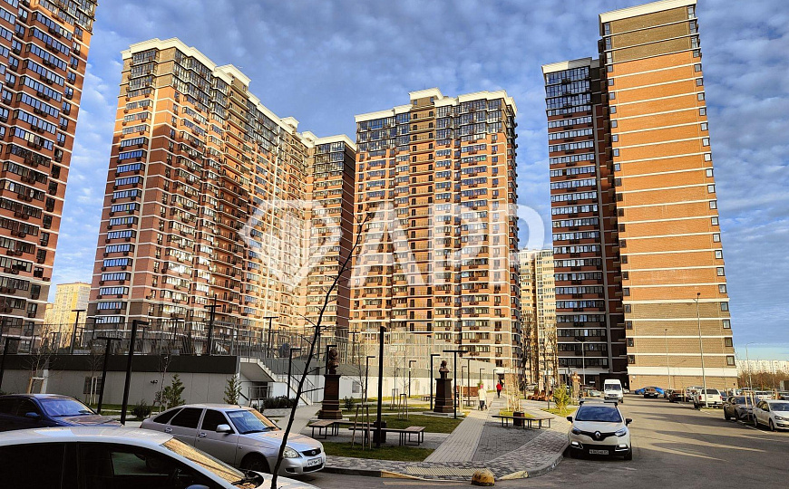 Продам торговое помещение, 71,5 м² фото