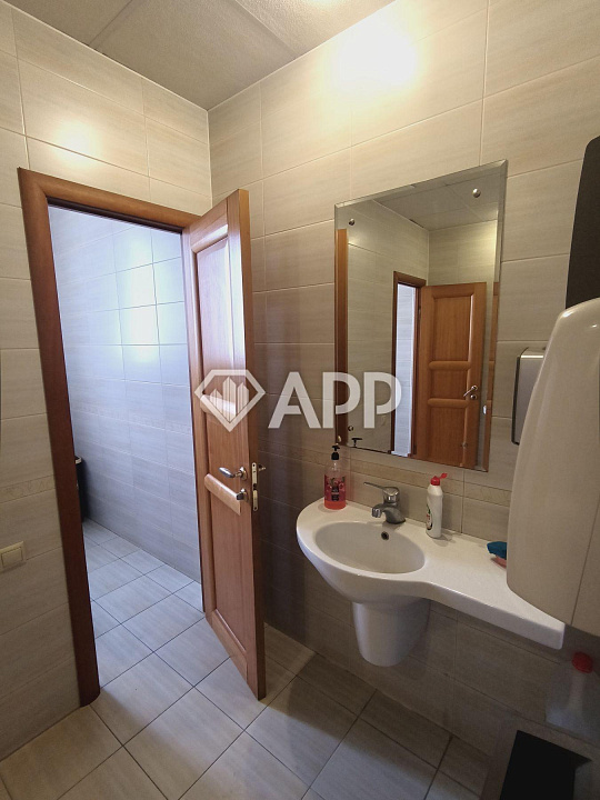 Сдам офисное помещение, 160 м² фото