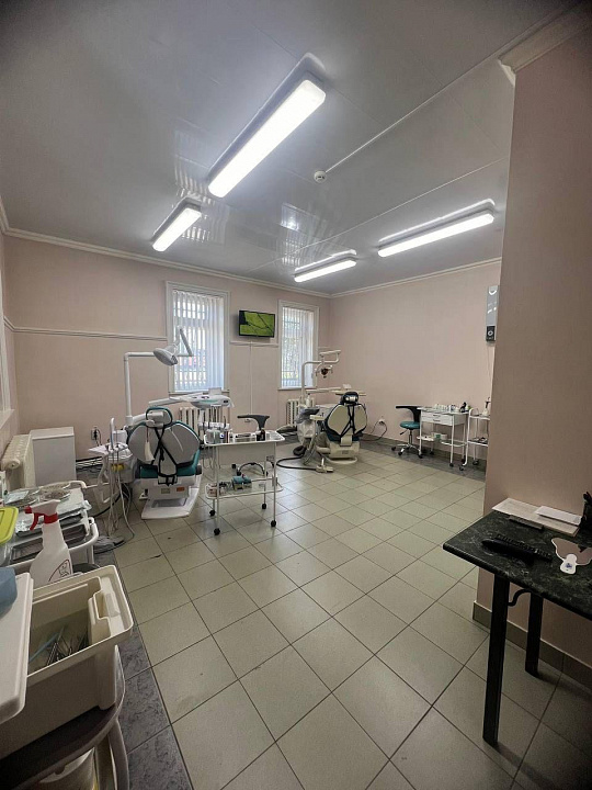 Помещение 180 м2, на первой линии с большим трафиком. фото