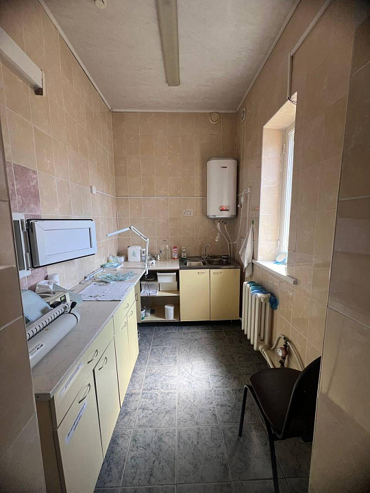 Помещение 180 м2, на первой линии с большим трафиком. фото