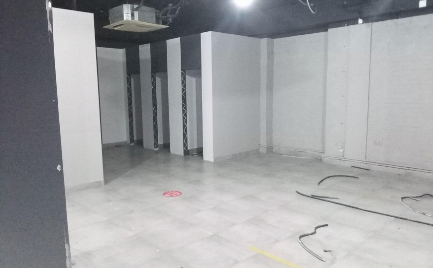 Помещение рядом с Ворошиловским ТЦ, трафик, 290 м² фото