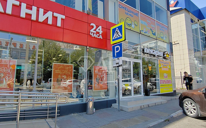 Сдам торговое помещение 715 м² фото