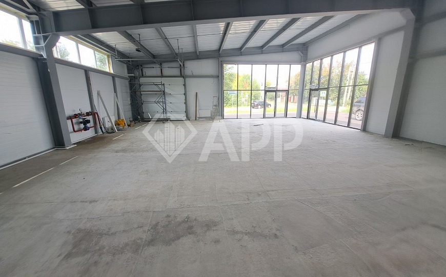 Помещение под магазин 270м², высокий трафик фото