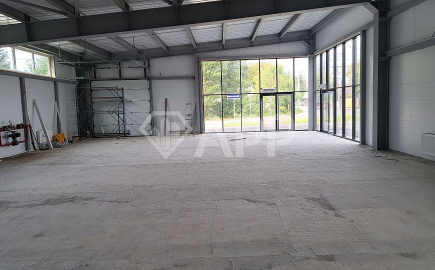 Помещение под магазин 270м², высокий трафик фото