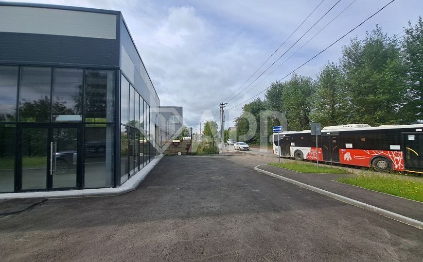 Помещение под магазин 270м², высокий трафик фото