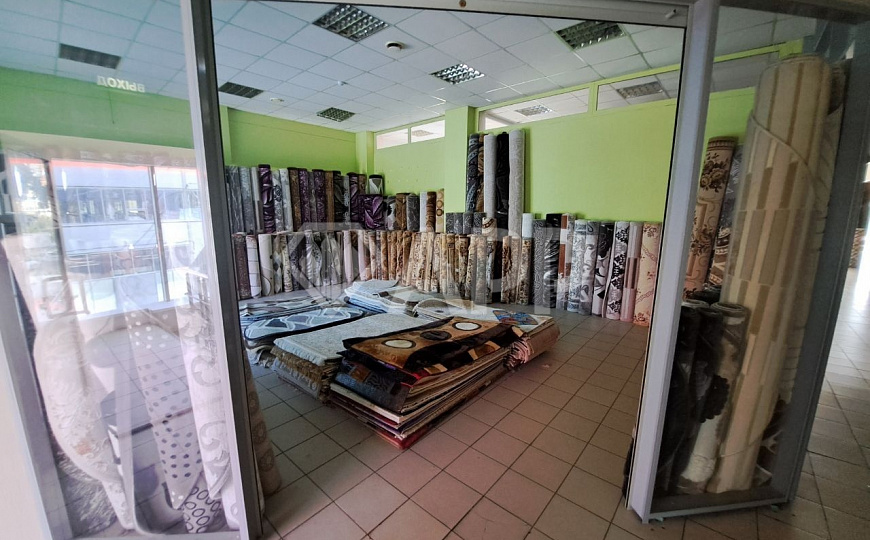 Сдам два этажа торгового центра, 921,8 м²/по частям фото