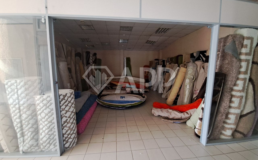 Сдам два этажа торгового центра, 921,8 м²/по частям фото