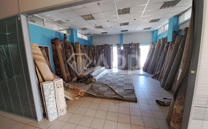 Сдам два этажа торгового центра, 921,8 м²/по частям фото