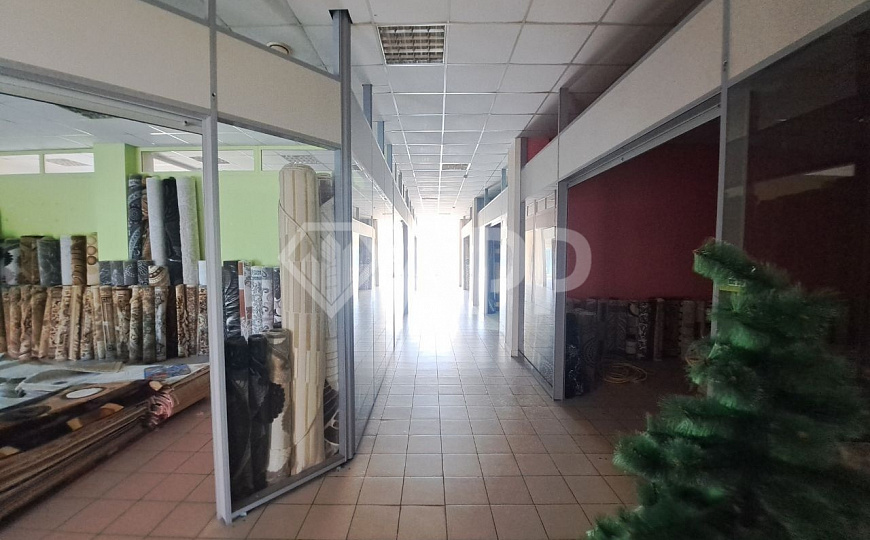 Сдам два этажа торгового центра, 921,8 м²/по частям фото