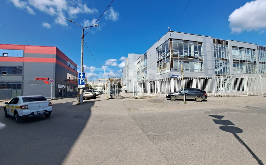 Сдам два этажа торгового центра, 921,8 м²/по частям фото