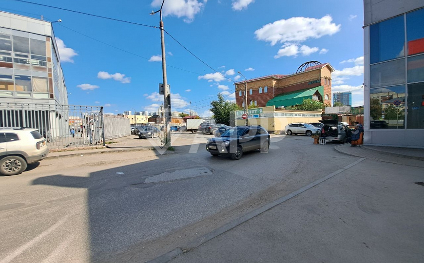 Сдам два этажа торгового центра, 921,8 м²/по частям фото