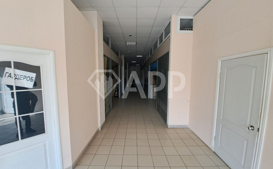 Сдам два этажа торгового центра, 921,8 м²/по частям фото