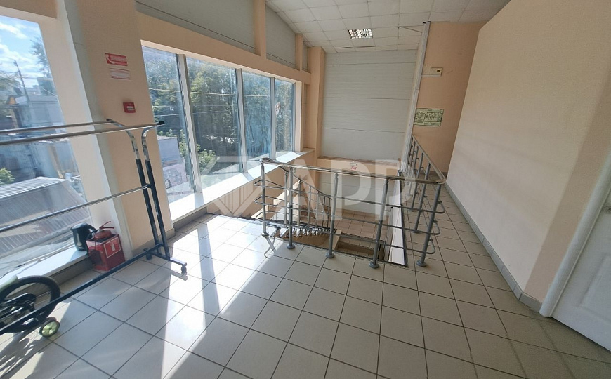 Сдам два этажа торгового центра, 921,8 м²/по частям фото