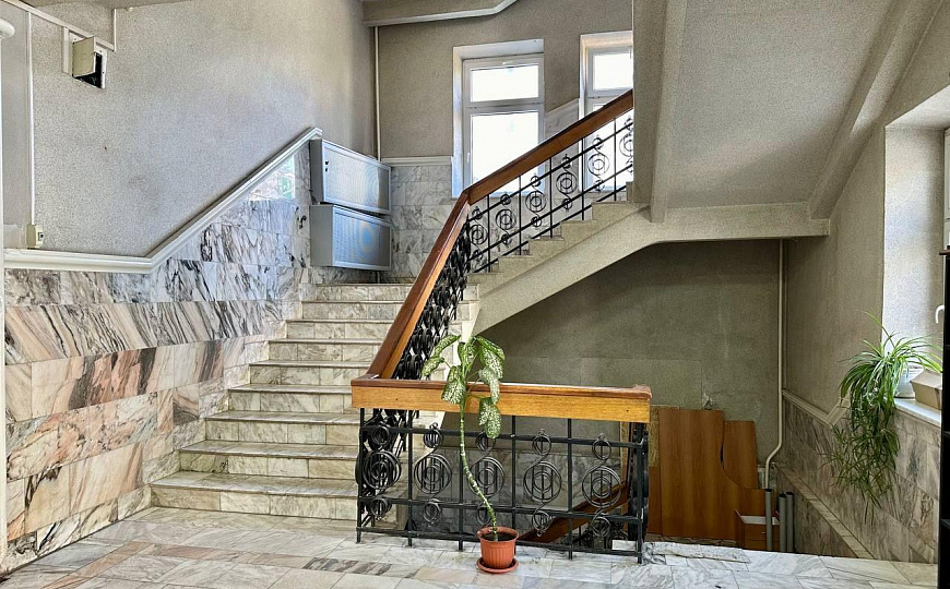 Продажа 5-ти этажного здания в центре города фото