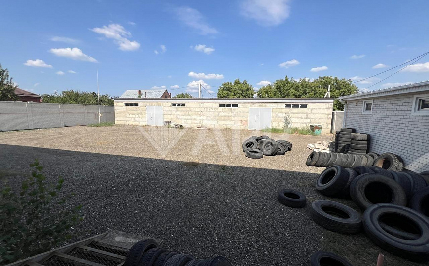 Сдам помещение свободного назначения, 50 м² на первом и около 200 м² на втором этаже.   фото