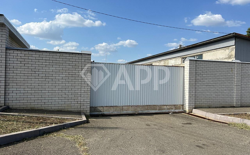 Сдам помещение свободного назначения, 50 м² на первом и около 200 м² на втором этаже.   фото