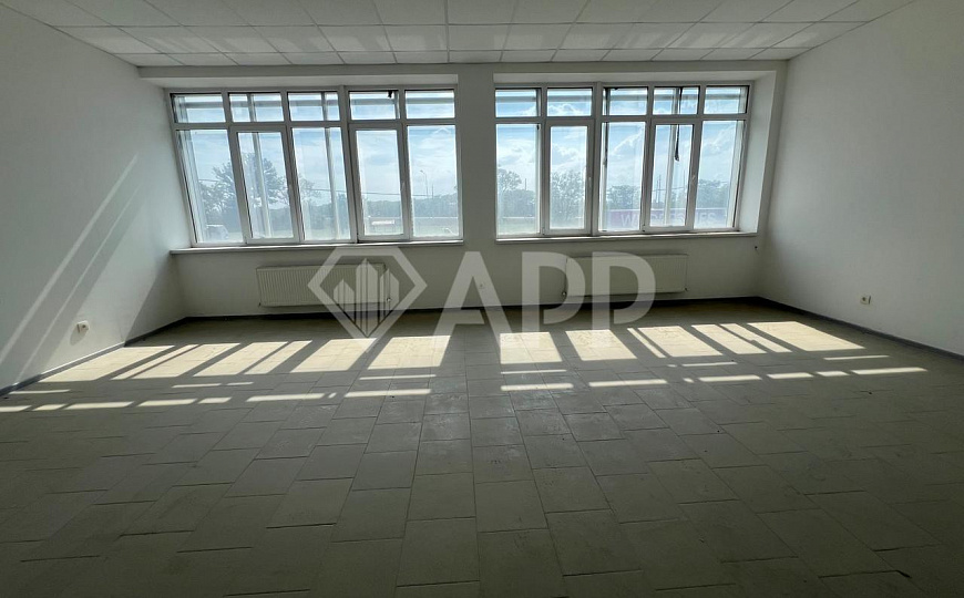 Сдам помещение свободного назначения, 50 м² на первом и около 200 м² на втором этаже.   фото