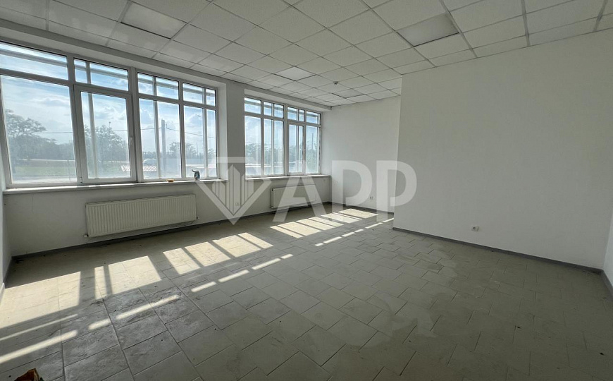 Сдам помещение свободного назначения, 50 м² на первом и около 200 м² на втором этаже.   фото