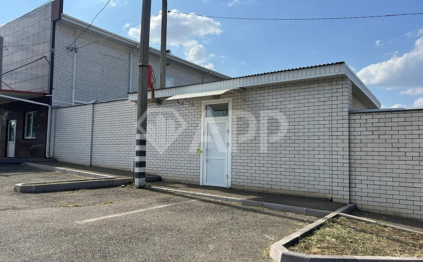 Сдам помещение свободного назначения, 50 м² на первом и около 200 м² на втором этаже.   фото