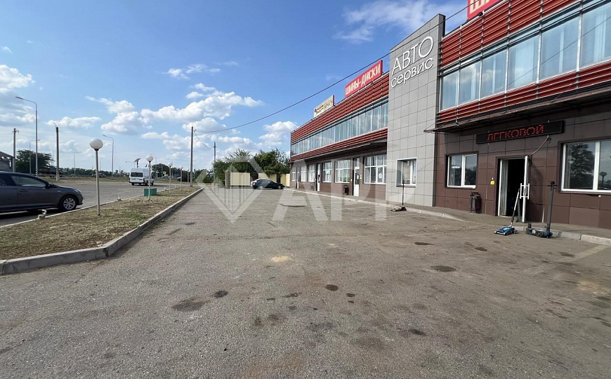 Сдам помещение свободного назначения, 50 м² на первом и около 200 м² на втором этаже.   фото